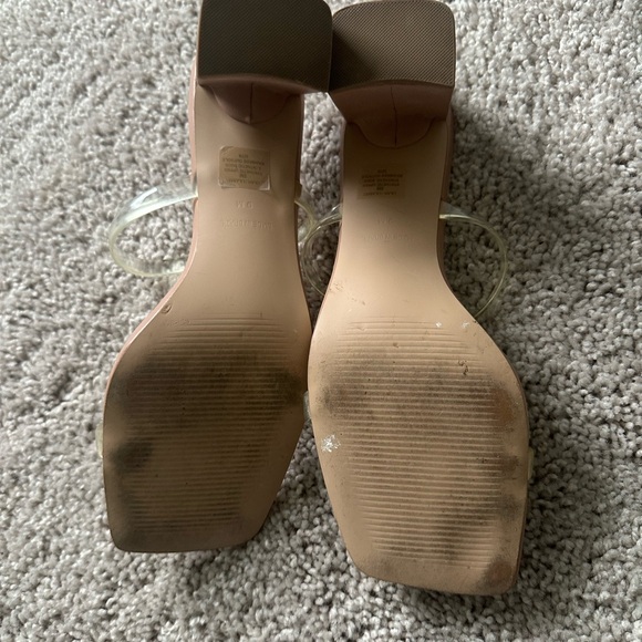 Steve Madden Tan Cream Heels Elegant Design - Picture 4 of 4